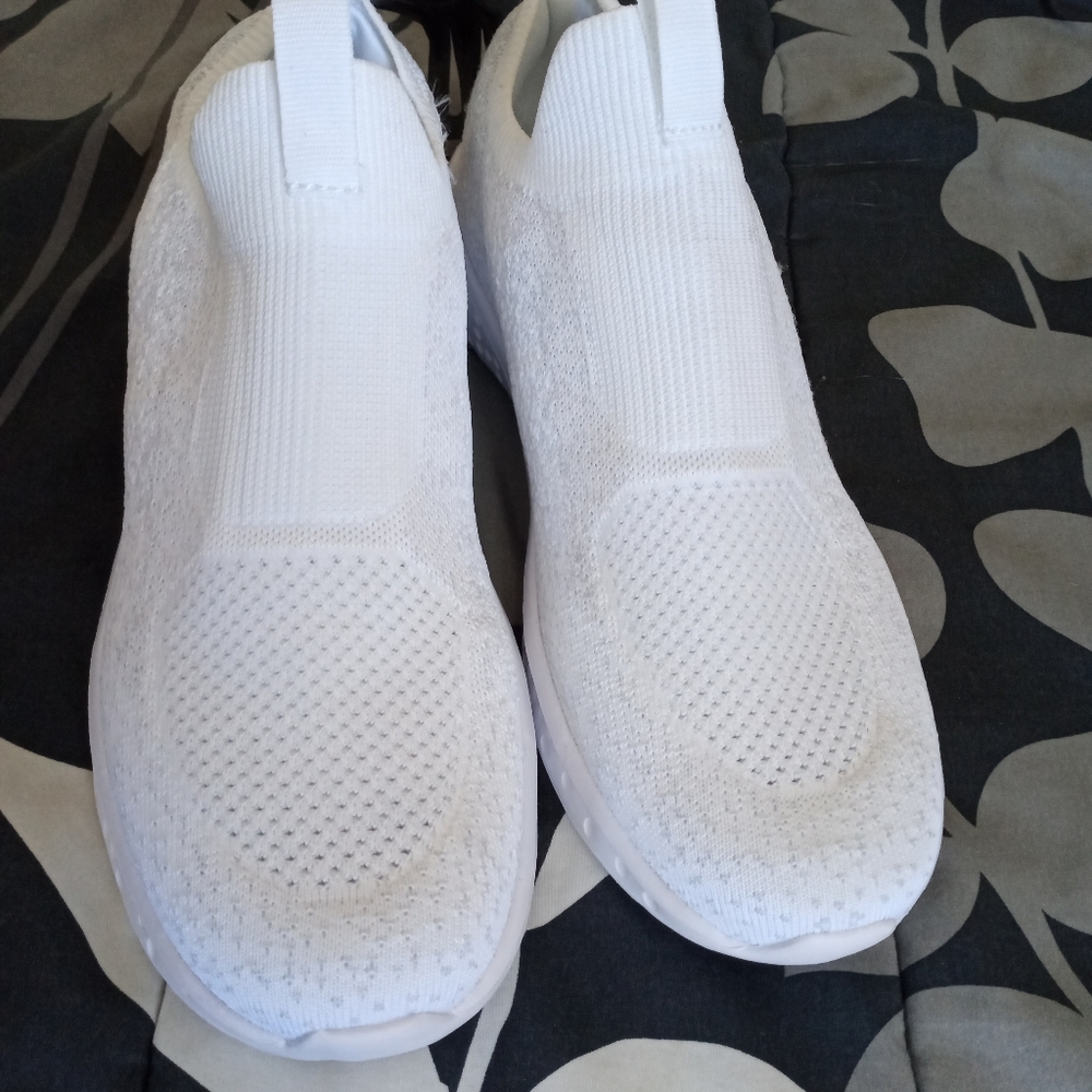 Men Avia Memory Foam size 9